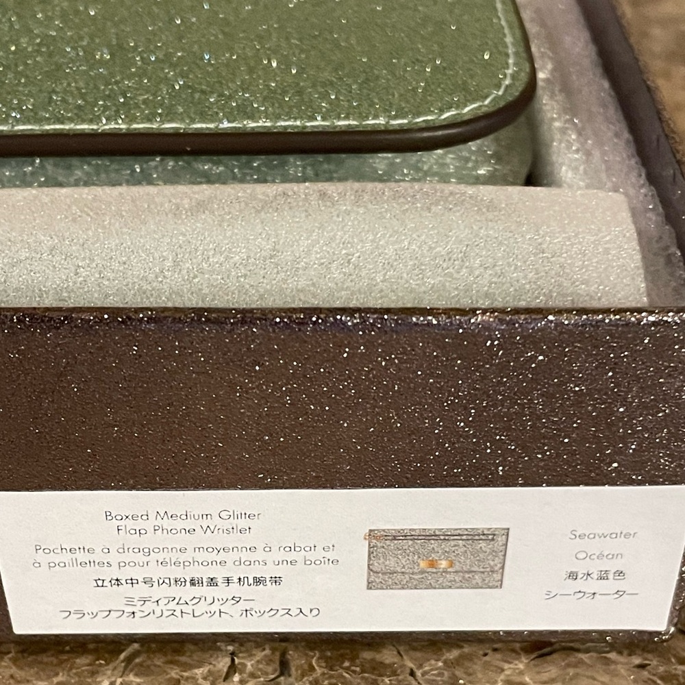 KATE SPADE NIB Kenzie Boxed Seawater Sparkling Green Glitter Medium Flp Wristlet - Picture 11 of 16